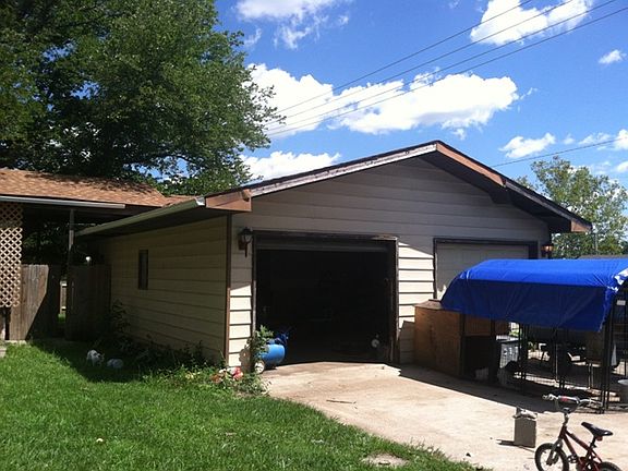 5th image of 810 Avalon St.