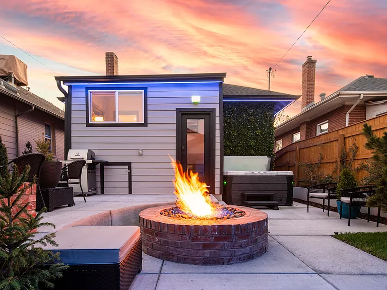 2036 Eliot St — Photo 39