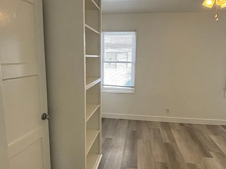 915 Freeman Ave. — Photo 10