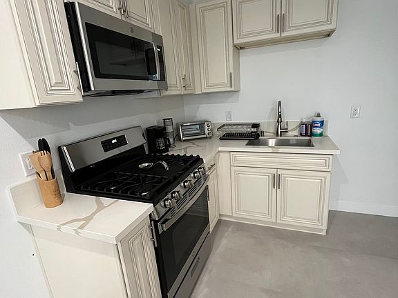 3rd image of 20338 Elkwood St