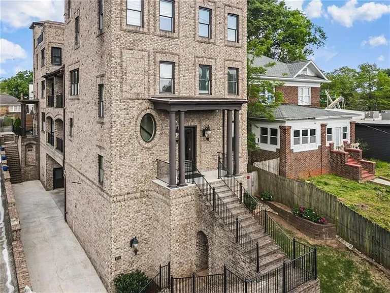 629 Boulevard NE — Photo 5