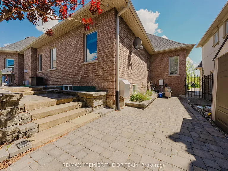 56 Park Ridge Dr #UPPER — Photo 34