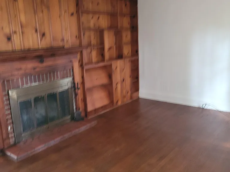 218 Clifton Rd — Photo 2