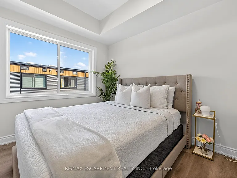 261 King St E #302 — Photo 23