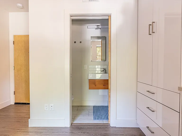 423 Terry Apartment — Photo 76
