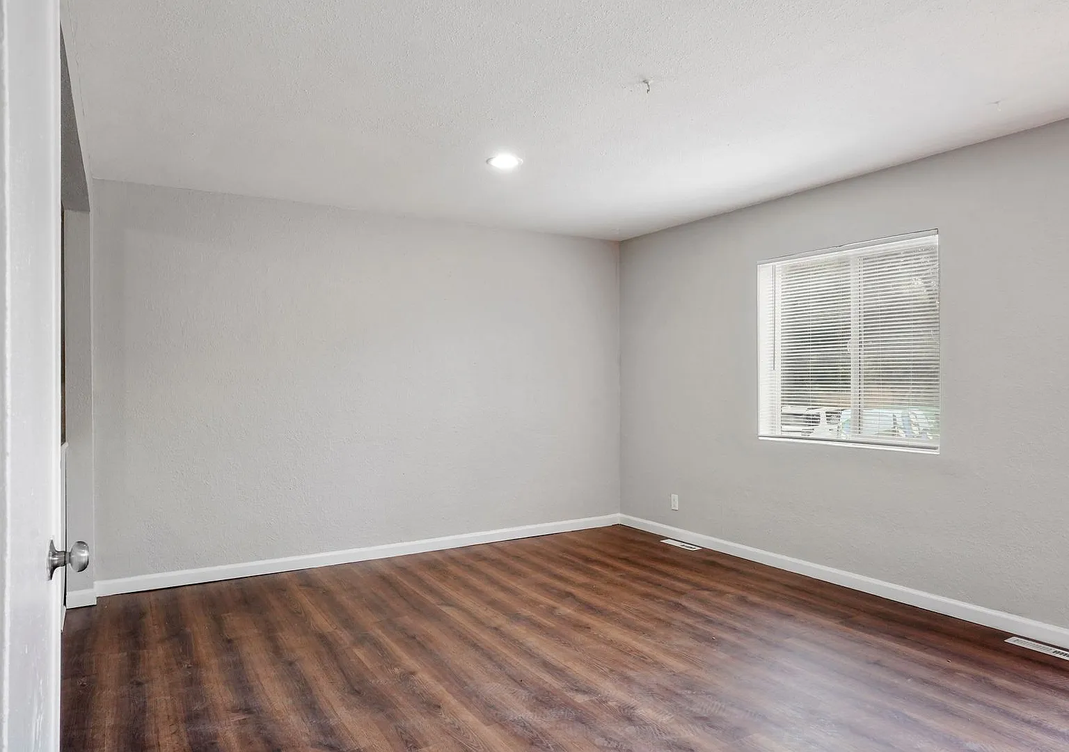 982 S Sheridan Blvd #7 Renovated 2BR/1BA with A/C and Near Belmar! — Photo 3