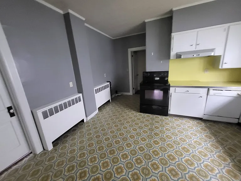 6 S Washington St #1 — Photo 2