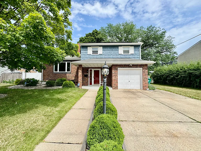 29 Waverly Dr W — Photo 13