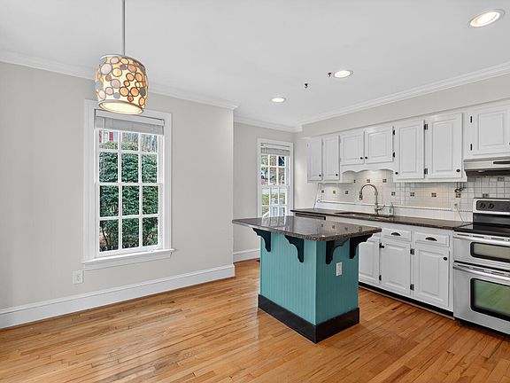 3rd image of 4509 Lancashire Dr