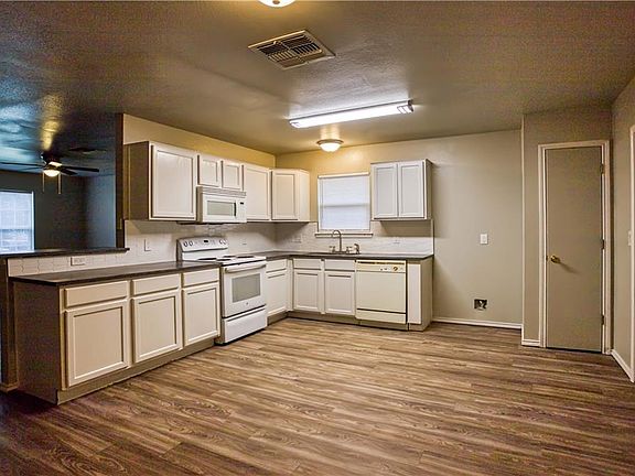 4th image of 1016 Sacramento Dr