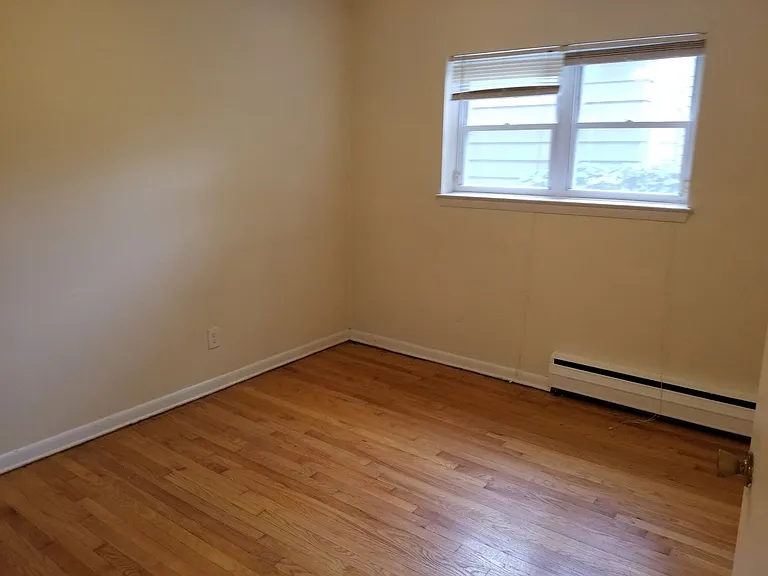 1579 N Farwell Ave — Photo 6