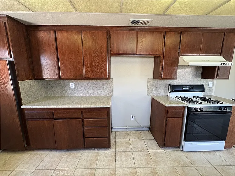4037 S Ellesford Ave — Photo 21