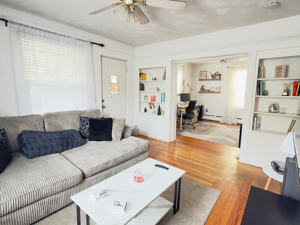911 York Ave #1