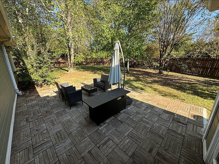 108 E Stonehaven Cir — Photo 16