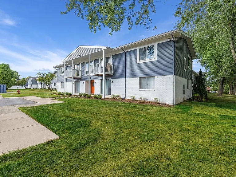 Town & Country Apartments - Wixom, MI — Photo 28