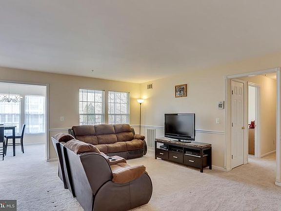 3rd image of 3570 Sherbrooke Cir #7-203