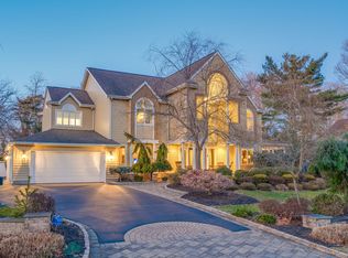 15 Percy Williams Dr, East Islip, NY 11730