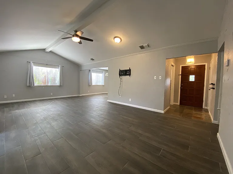 4318 Temple Hl — Photo 3