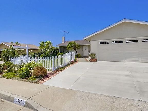 2nd image of 4651 Avenida Del Este