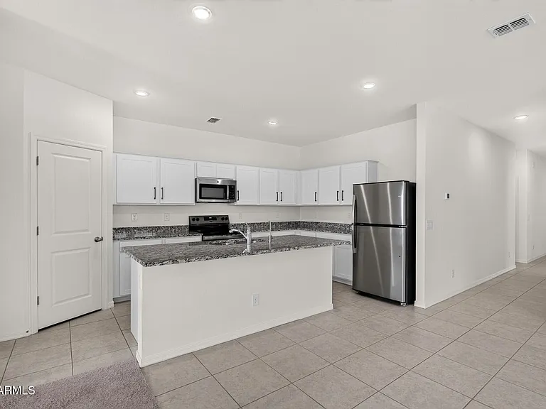 2097 E Grazing Meadow Ln — Photo 4