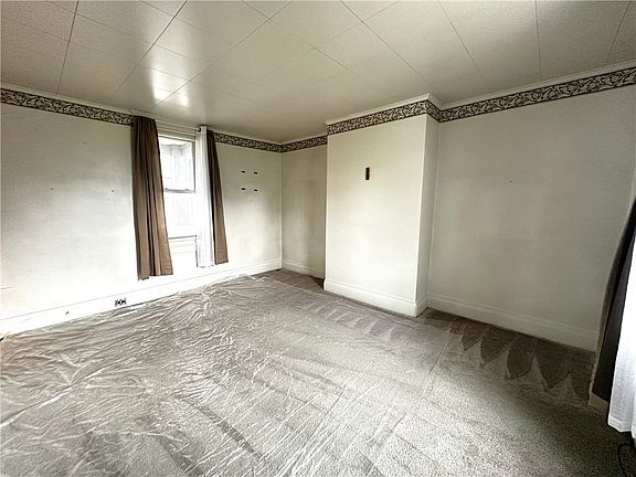 4th image of 309 Washington St