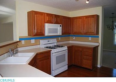 4th image of 1786 Cloverdale Dr