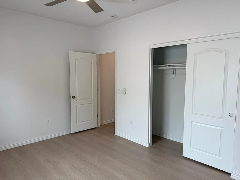 1682 E Fontana Dr — Photo 22
