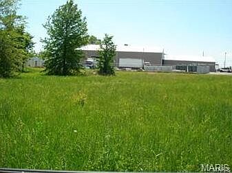 2nd image of 336 Travis Blvd