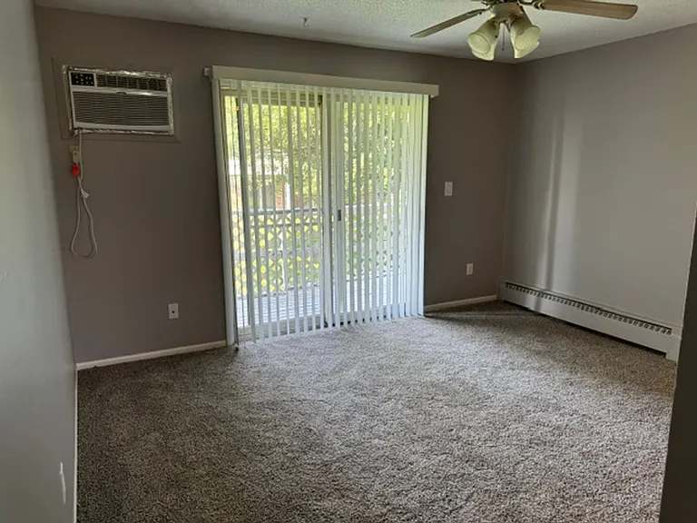 307 N Prairieview Rd — Photo 12