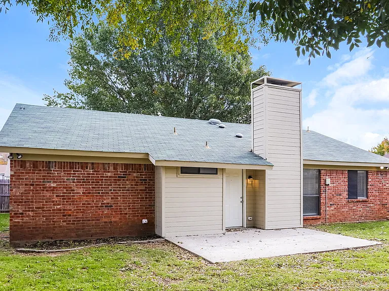 4210 Glen Hollow Cir — Photo 19