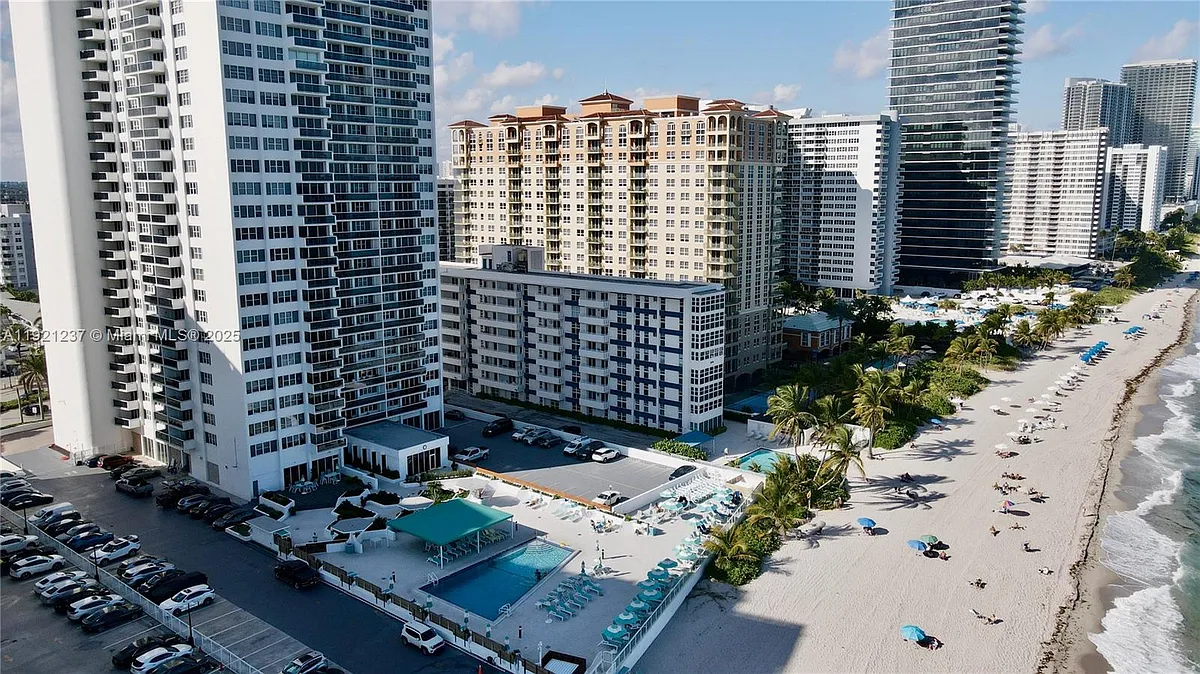 Building Photo - 3140 S Ocean Dr #512