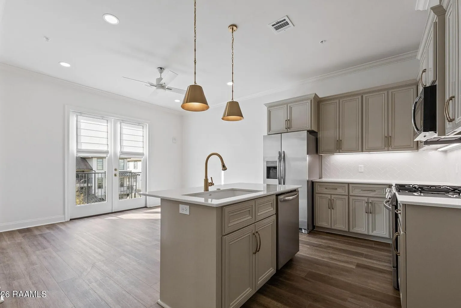 2 bed, 695 sqft, $1,550 — Photo 3