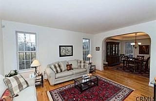 4th image of 12 Farmview Ln