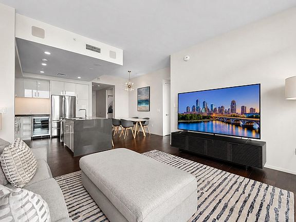 4th image of 301 West Ave #3208