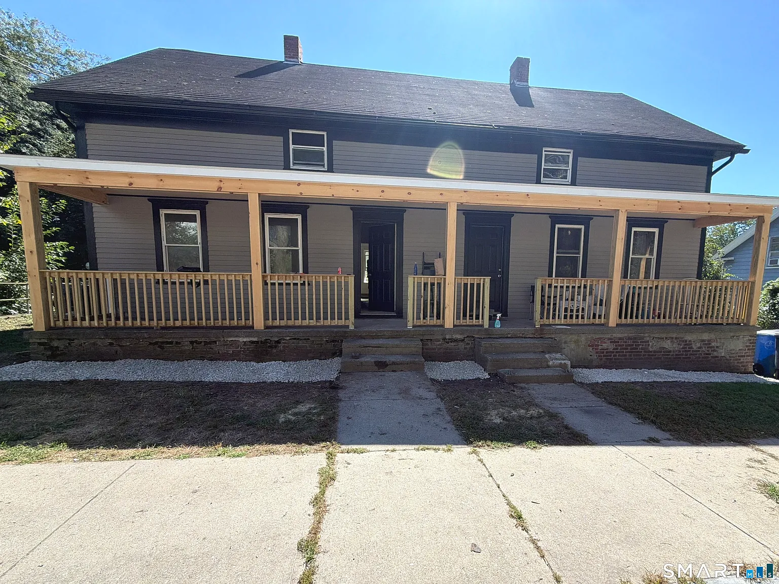 3 bed, 1.0 bath, 2033 sqft, $2,400 — Photo 1