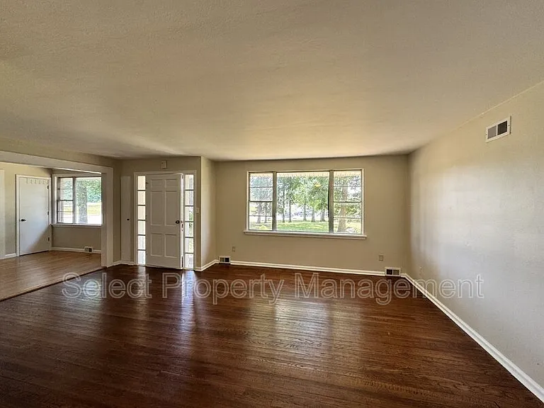 7515 Aboite Center Rd — Photo 6