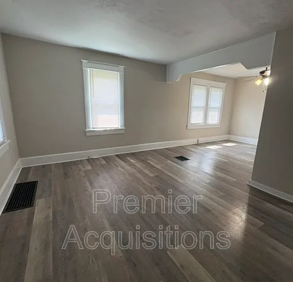 3318 Fernwood Ave — Photo 1