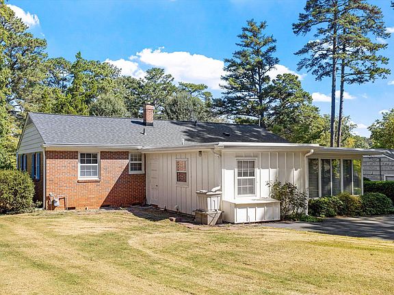 4th image of 3413 Redbud Ln