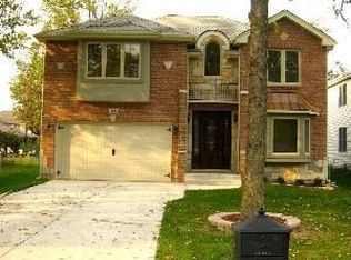 964 E Red Oak St, Addison, IL 60101