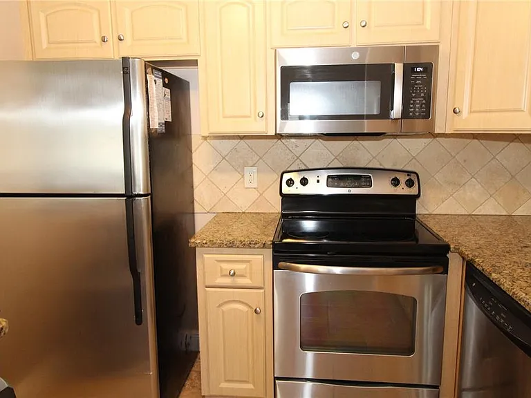 2202 Clubhouse Dr #187 — Photo 9