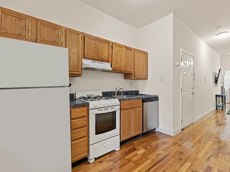 709 Willow Ave #1L — Photo 5