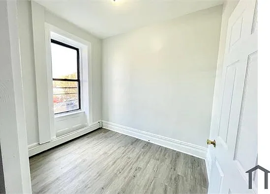 180 W 179th St — Photo 3