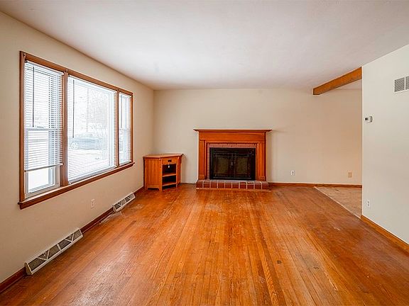 4th image of 3794 Monaca Ave