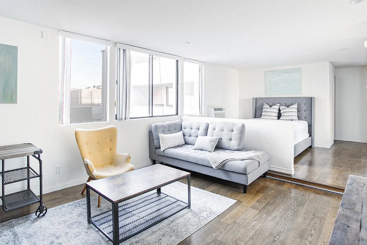 Studio Unit- furnished - 724 N West Knoll Dr