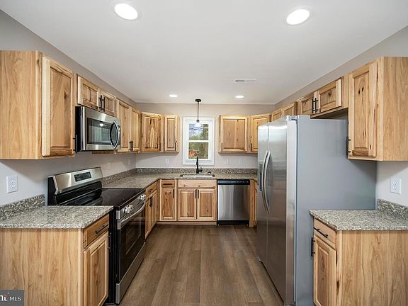 3rd image of 19493 Lake Orange Rd