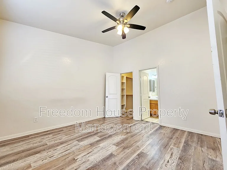 1041 Marne Ct #4 — Photo 32