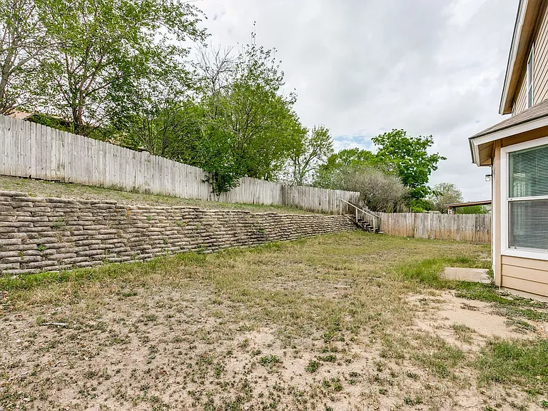 3410 Sherwin Dr — Photo 23