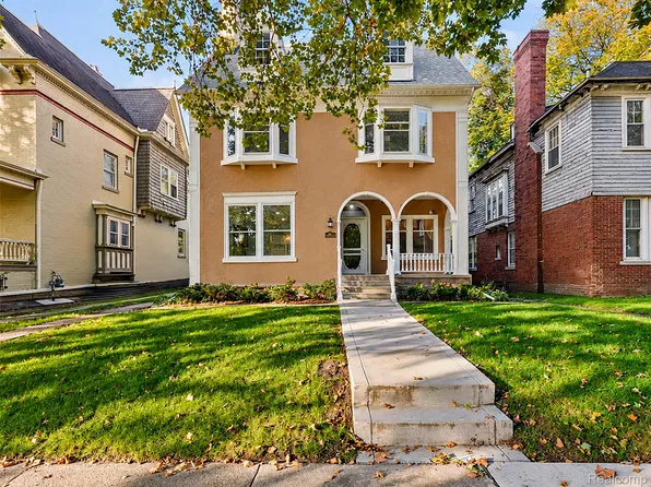863 Iroquois St, Detroit, MI 48214