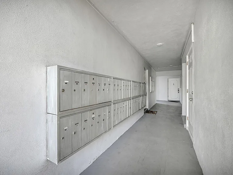 400 SE 10th St #303 — Photo 23