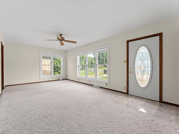 5th image of 209 Augusta Dr